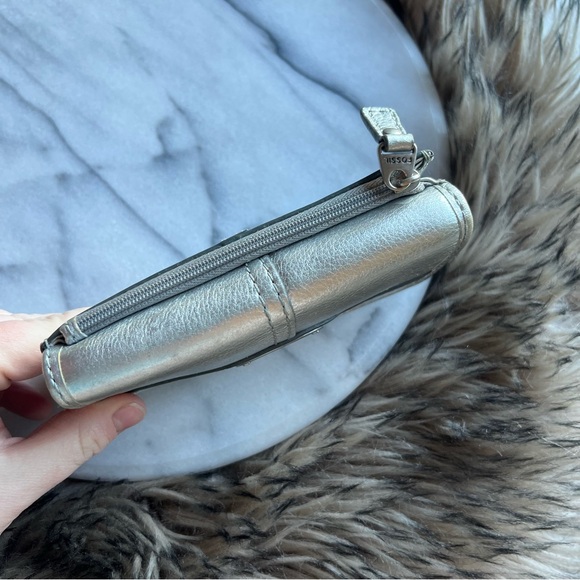 Fossil Maddox Multifunctional Trifold Wallet - Picture 4 of 16